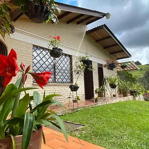 Hermosa Villajovi Con Piscina Privada , Cali Colombia